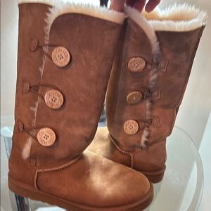 UGG Brown Winter Boots with Sheepskin Lining